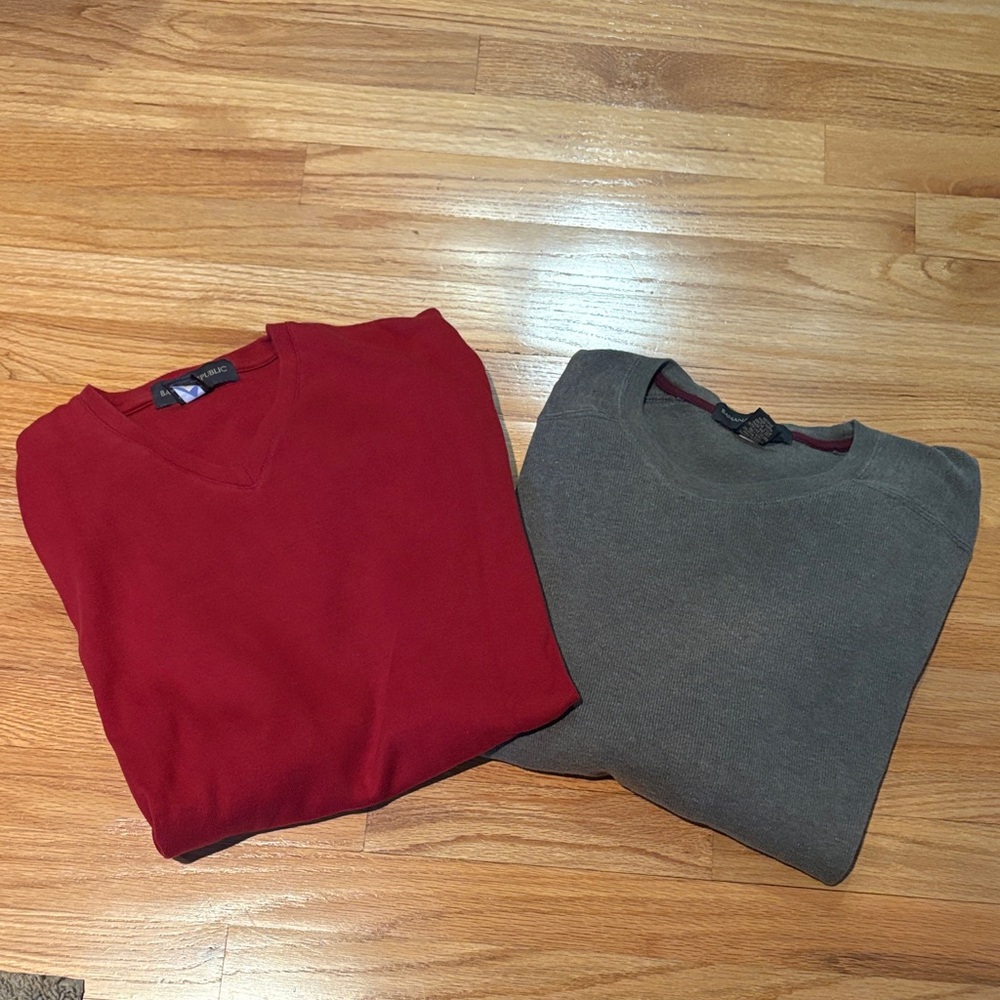 Banana Republic V-Neck and Crew-neck shirt Duo